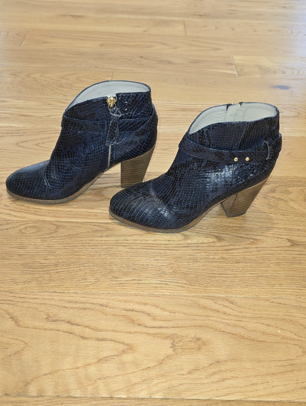 Boden Stratford Ankle Boots Blue Sz 8 Stacked Heel Snakeskin Leather Shoes
